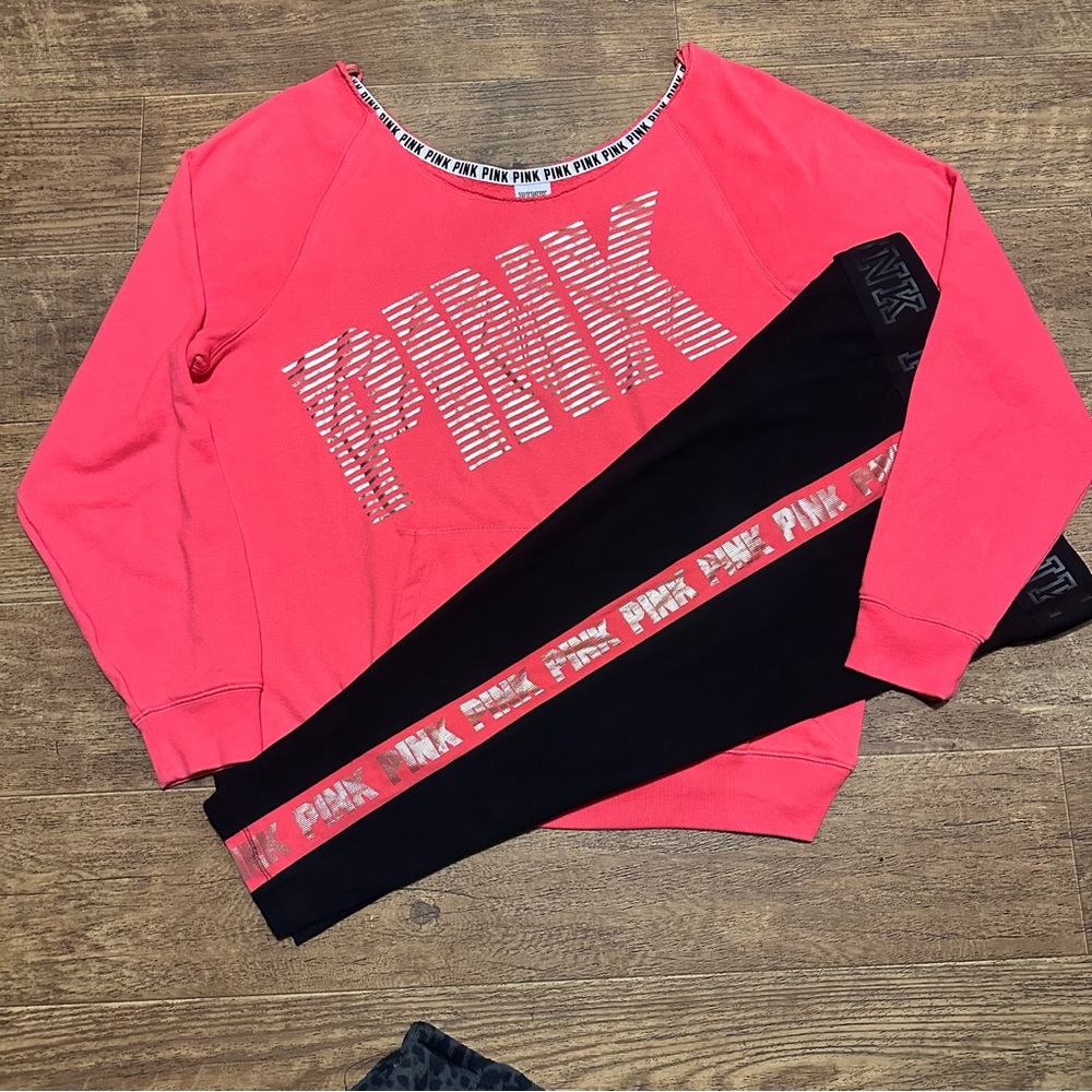 VS PINK LARGE FOIL BLING SLOUCHY CREW & YOGA CARPI